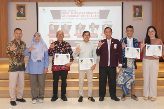hari kunjung perpustakaan